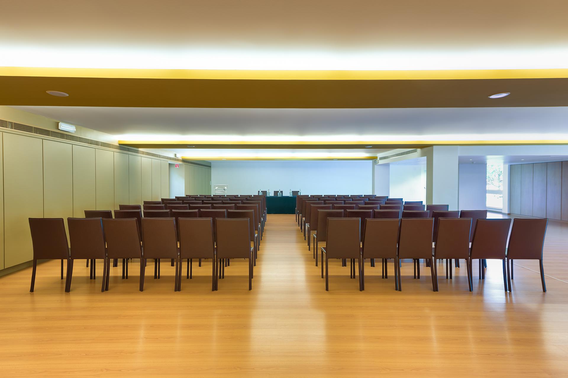Konferenzraum (gezeigte Zimmerbilder sind Wohnbeispiele)